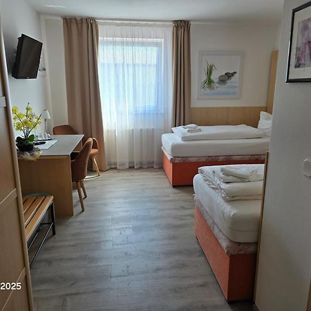 Hotel Ackermann Riedstadt Esterno foto