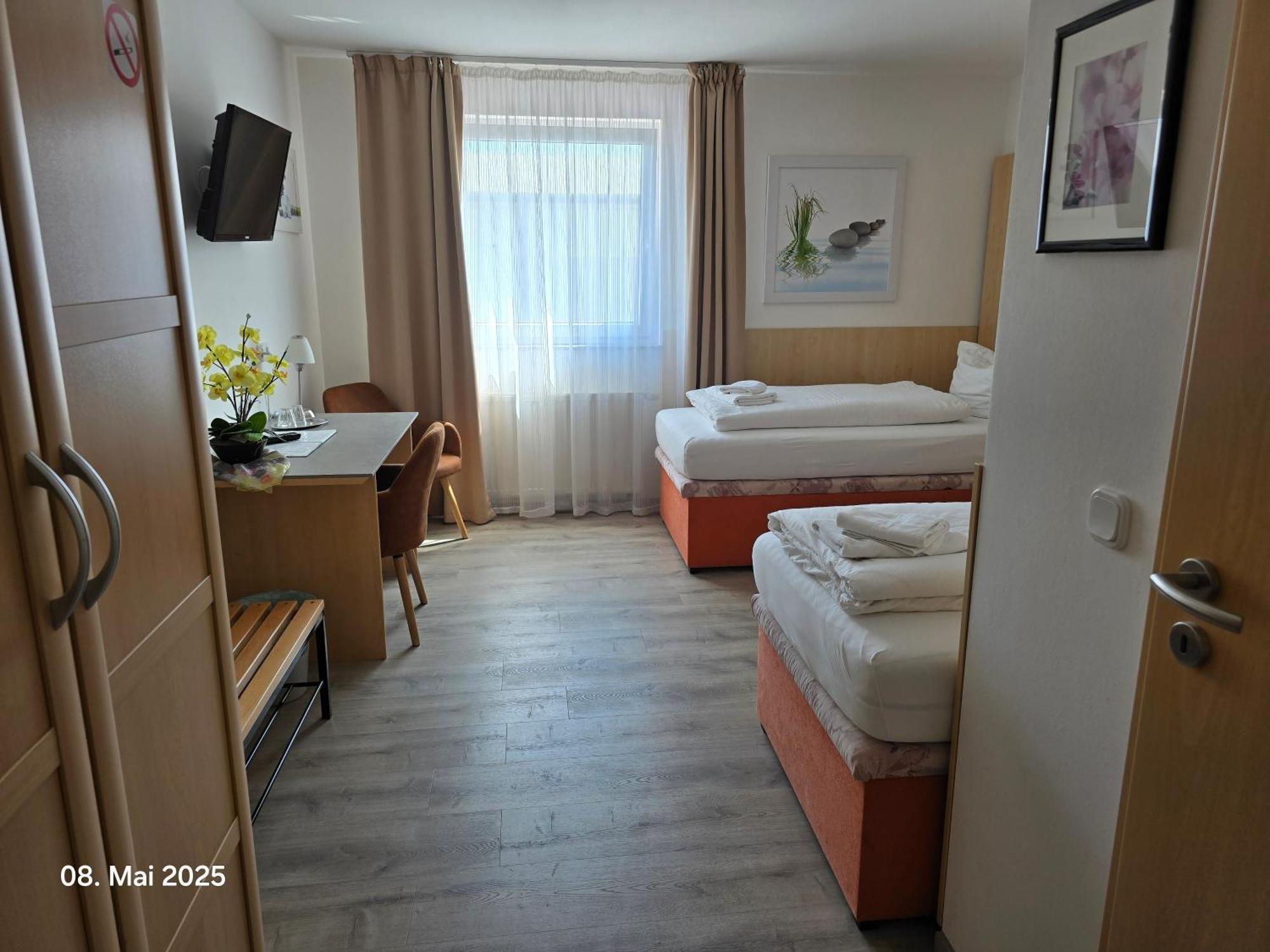 Hotel Ackermann Riedstadt Esterno foto