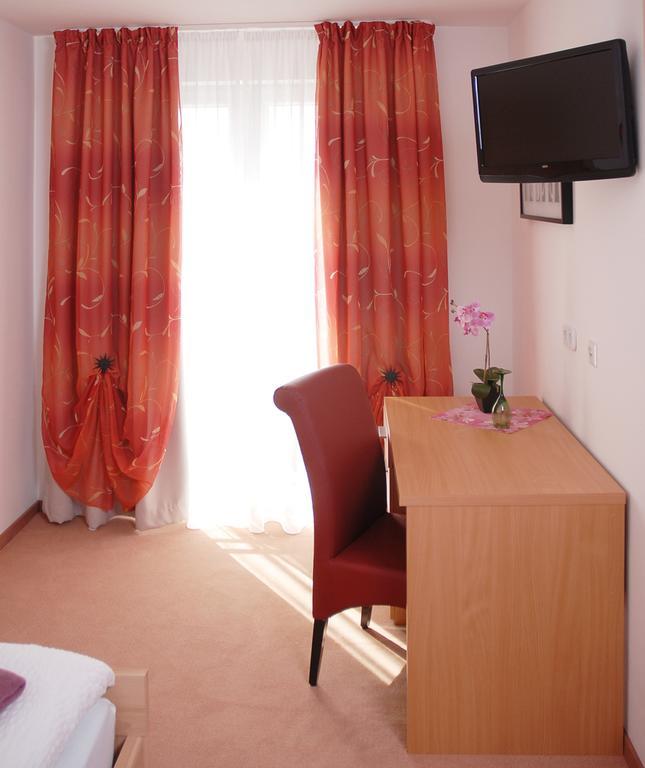 Hotel Ackermann Riedstadt Esterno foto