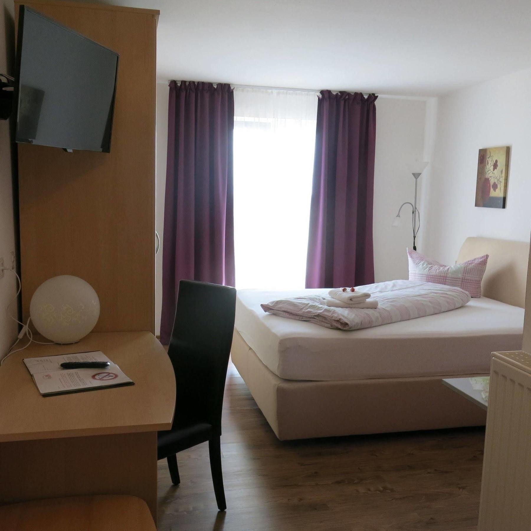 Hotel Ackermann Riedstadt Esterno foto
