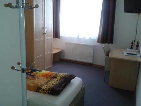 Hotel Ackermann Riedstadt Esterno foto