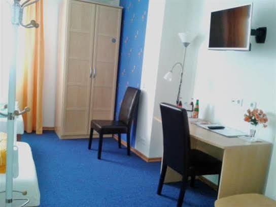 Hotel Ackermann Riedstadt Esterno foto
