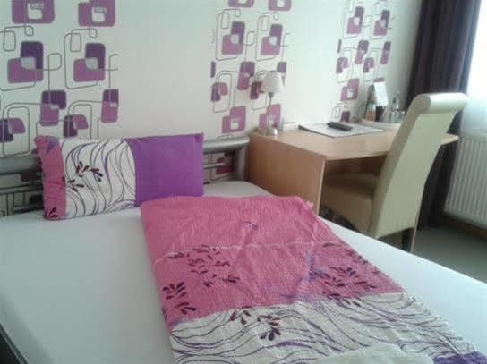 Hotel Ackermann Riedstadt Esterno foto
